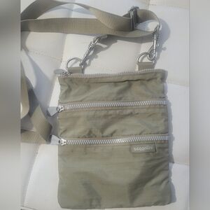 Baggallini Tannish Green Crossbody 7.5x9